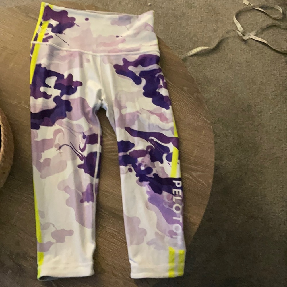 Peloton purple camo/lipstick leggings size M